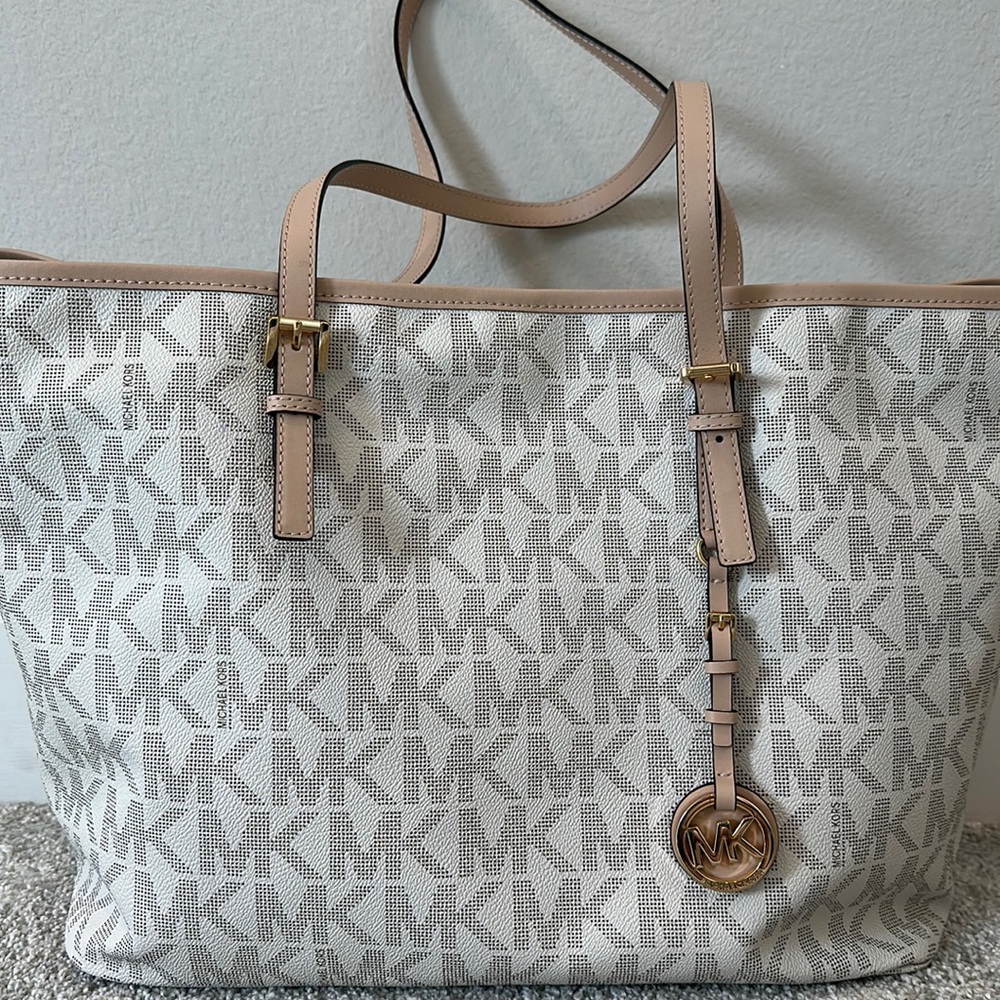 Michael Kors medium travel tote vanilla.